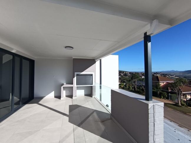 4 Bedroom Property for Sale in Hartenbos Heuwels Western Cape